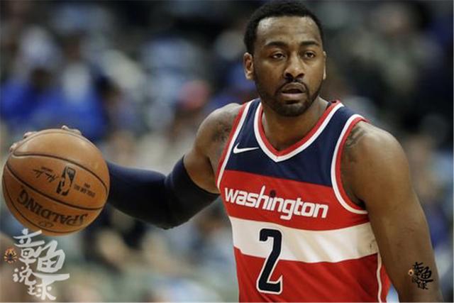 欧联杯室外气温-1℃ 曼联队长B费脱外套给球童